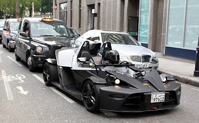 Ο Batman ζει και κυκλοφορεί ανάμεσά μας με το batmobile! - Φωτογραφία 3