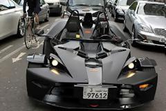 Ο Batman ζει και κυκλοφορεί ανάμεσά μας με το batmobile!