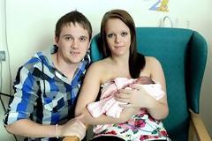 Δείτε τον νεότερο παππού στον κόσμο (pics)