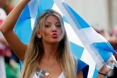 EURO 2012: Η... καυτή μάχη της εξέδρας!