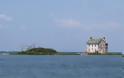 9 εγκαταλελειμμένα νησιά που ο χρόνος έχει σταματήσει - Φωτογραφία 2