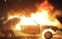 ΗΡΑΚΛΕΙΟ: Στις φλόγες δύο αυτοκίνητα τη νύχτα