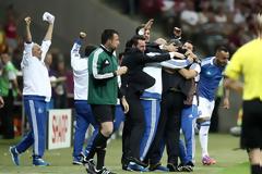 Συλλεκτικό: ο Σάντος πανηγυρίζει!