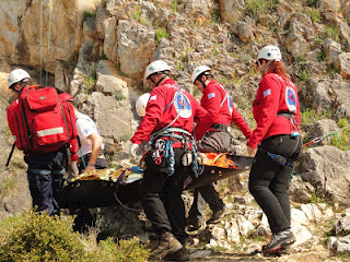 ΤΩΡΑ: Νεκρός ο ορειβάτης στον Όλυμπο - Τον ανέσυραν κλιμάκια της Π.Υ. - Φωτογραφία 2