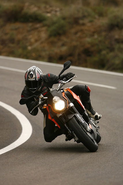 Super Duke 990: Βάλε στη ζωή σου διασκέδαση με 7.890€! - Φωτογραφία 3