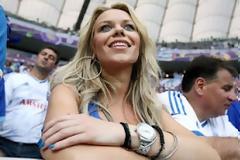 Η σέξι φίλαθλος της Εθνικής! (video + pics)