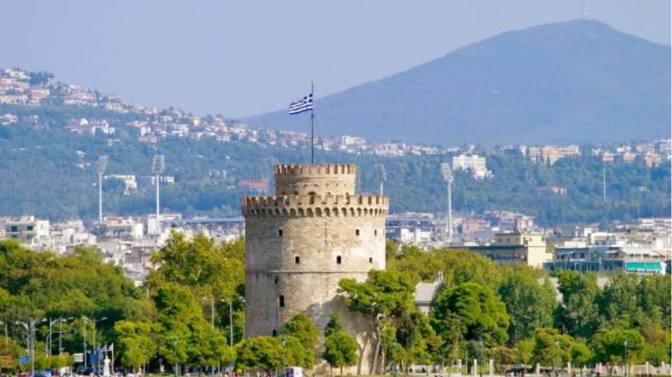 Θεσσαλονίκη: Η πατέντα που «εξοντώνει» τα πτυσσόμενα κολωνάκια πεζοδρομίου - Φωτογραφία 1