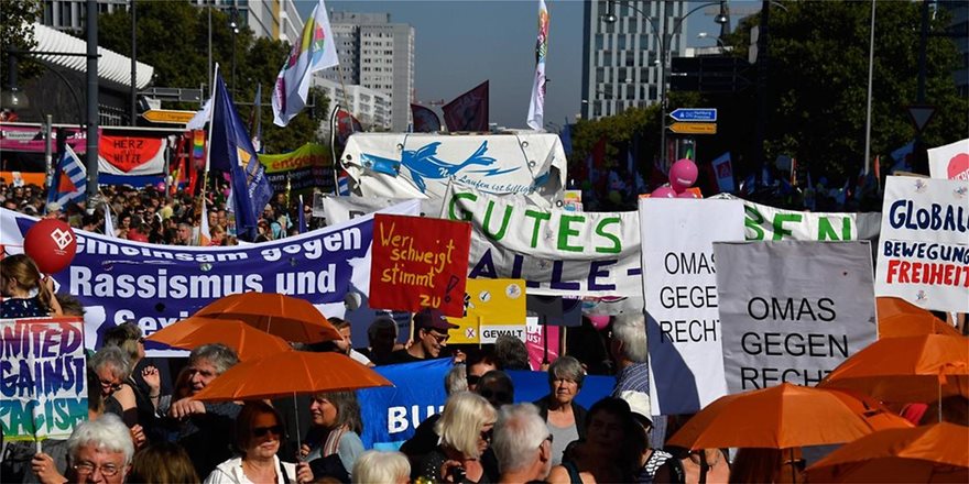 Βερολίνο: 150.000 άνθρωποι στους δρόμους κατά του ρατσισμού και της ξενοφοβίας - Φωτογραφία 2