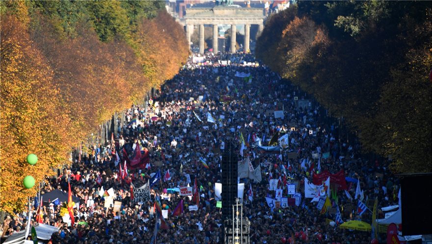 Βερολίνο: 150.000 άνθρωποι στους δρόμους κατά του ρατσισμού και της ξενοφοβίας - Φωτογραφία 3
