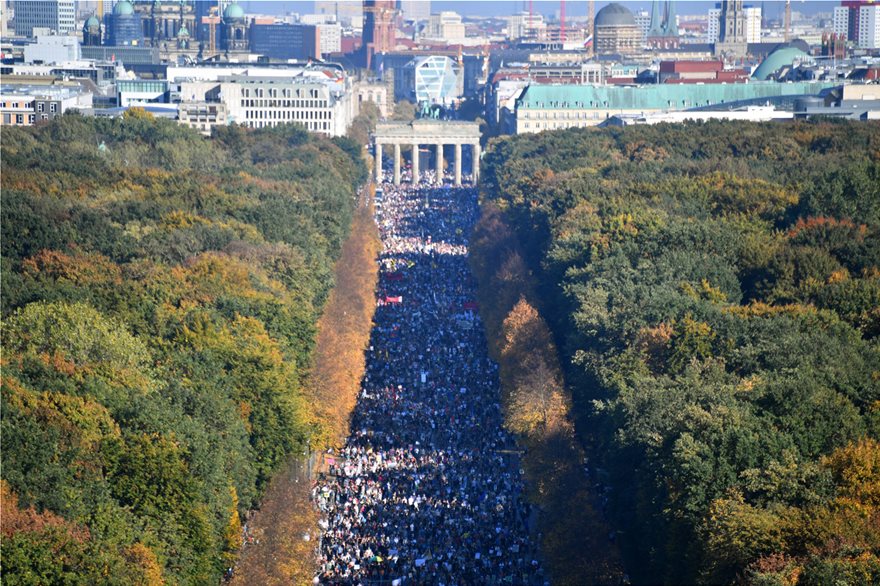 Βερολίνο: 150.000 άνθρωποι στους δρόμους κατά του ρατσισμού και της ξενοφοβίας - Φωτογραφία 6