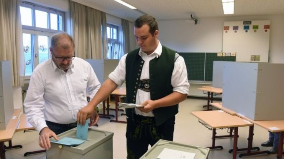 Εκλογές στη Βαυαρία: Πτώση-«χαστούκι» 12 μονάδων για τον κυβερνητικό εταίρο της Μέρκελ - Φωτογραφία 1