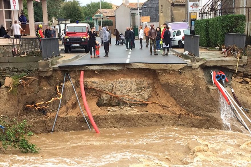 Καταστροφικές πλημμύρες με τουλάχιστον έξι νεκρούς στη νότια Γαλλία - Φωτογραφία 2