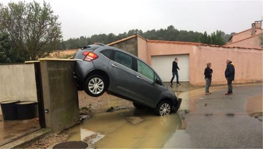 Καταστροφικές πλημμύρες με τουλάχιστον έξι νεκρούς στη νότια Γαλλία - Φωτογραφία 3