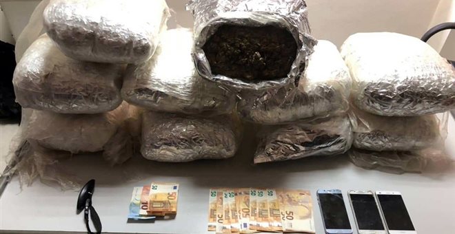 Τρεις συλλήψεις για καλλιέργεια δενδρυλλίων κάνναβης στο Μαρκόπουλο Αττικής - Φωτογραφία 1