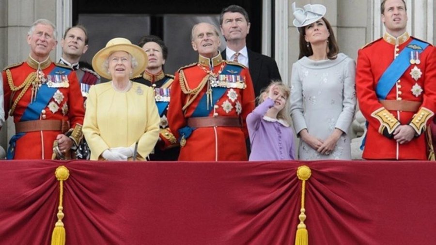 Πώς βγάζει λεφτά η Βρετανική βασιλική οικογένεια - Φωτογραφία 1