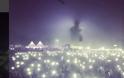 Ο Μπράιαν Άνταμς έδωσε συναυλία στο Νέο Δελχί αλλά το κοινό έβλεπε μόνο τη σκιά του λόγω... νέφους - Φωτογραφία 2