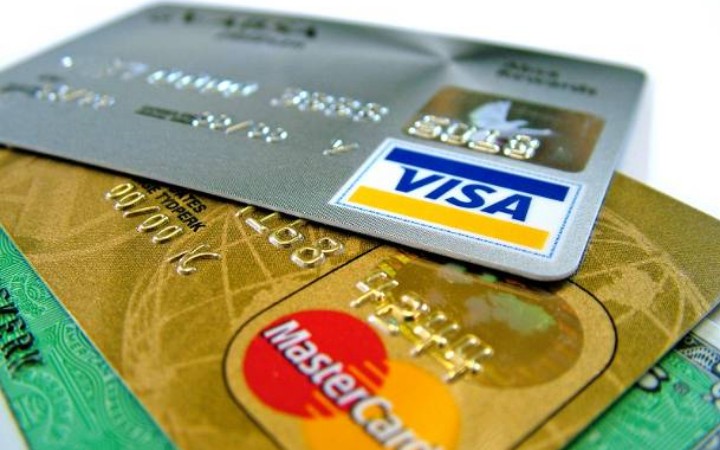 Ο «τζάμπας πέθανε» στις χρεωστικές κάρτες - Οι νέες προμήθειες από εδώ και πέρα - Φωτογραφία 1