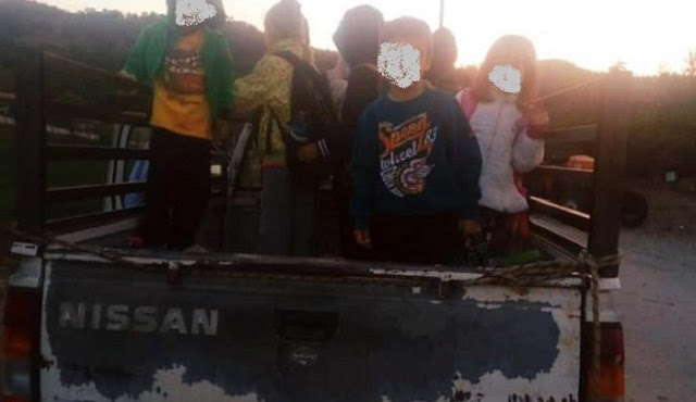 Oρεινός Βάλτος: Διανύουν 10χλμ. πάνω σε καρότσα αγροτικού για να πάνε σχολείο… (φωτο) - Φωτογραφία 2