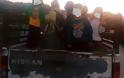 Oρεινός Βάλτος: Διανύουν 10χλμ. πάνω σε καρότσα αγροτικού για να πάνε σχολείο… (φωτο) - Φωτογραφία 2