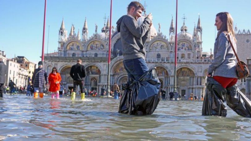 Κίνδυνος «βύθισης» για Νάπολη και Βενετία μέχρι το 2100 - Φωτογραφία 1