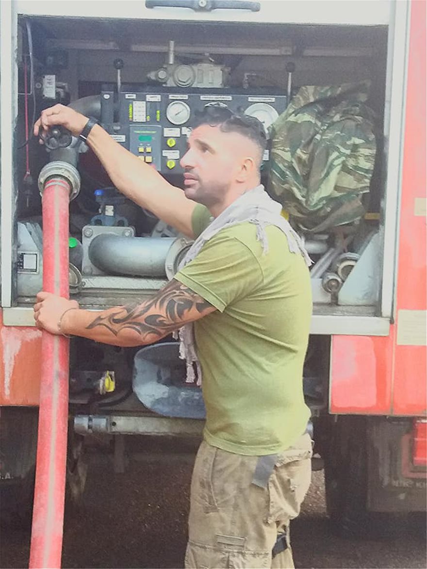 Εθελοντής πυροσβέστης και αθλητής τοποθέτησε το Σταυρό στη Μυτιλήνη - Φωτογραφία 9