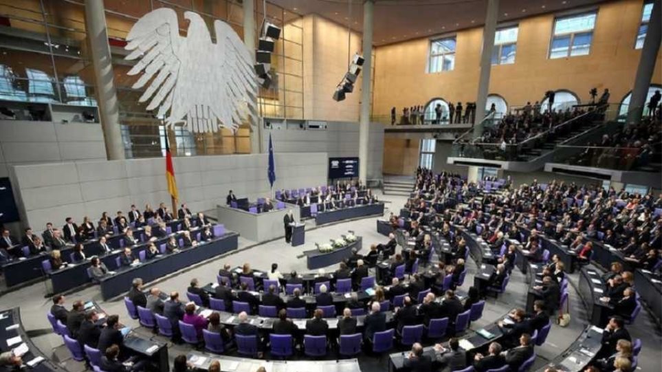 Γερμανία - Δημοσκόπηση στο ZDF: Σε... «ελεύθερη πτώση» τα κόμματα του κυβερνητικού συνασπισμού - Φωτογραφία 1