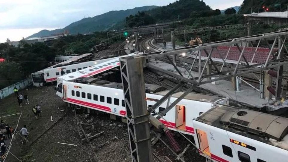 Εκτροχιασμός τρένου στο Ταϊβάν - Τουλάχιστον 17 νεκροί - Φωτογραφία 1