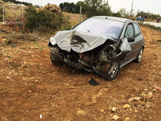 Σφοδρότατη μετωπική σύγκρουση αυτοκινήτων στο δρόμο Αμφιλοχίας – Βόνιτσας (κοντά στα ΠΑΛΙΑΜΠΕΛΑ) | Στο Nοσοκομείο 4 άτομα - Φωτογραφία 2