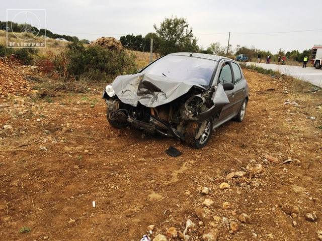 Σφοδρότατη μετωπική σύγκρουση αυτοκινήτων στο δρόμο Αμφιλοχίας – Βόνιτσας (κοντά στα ΠΑΛΙΑΜΠΕΛΑ) | Στο Nοσοκομείο 4 άτομα - Φωτογραφία 7