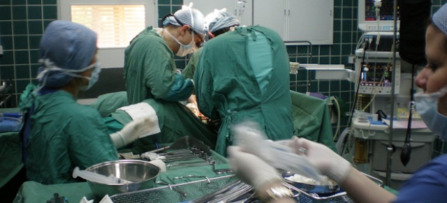 Απίστευτα περιστατικά που έχουν συμβεί στις χειρουργικές αίθουσες σε όλον τον κόσμο! - Φωτογραφία 2
