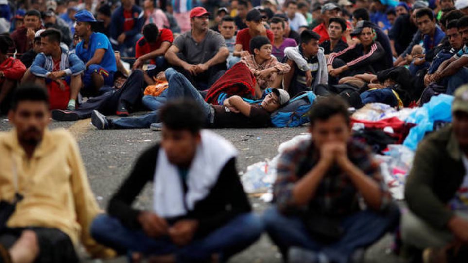 Χιλιάδες μετανάστες από την Ονδούρα κατευθύνονται προς το Μεξικό και τις ΗΠΑ - Φωτογραφία 1