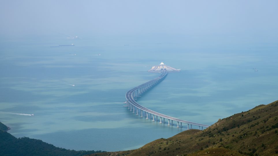 Αυτή είναι η μεγαλύτερη θαλάσσια γέφυρα στον κόσμο μήκους 55 χιλιομέτρων - Φωτογραφία 1