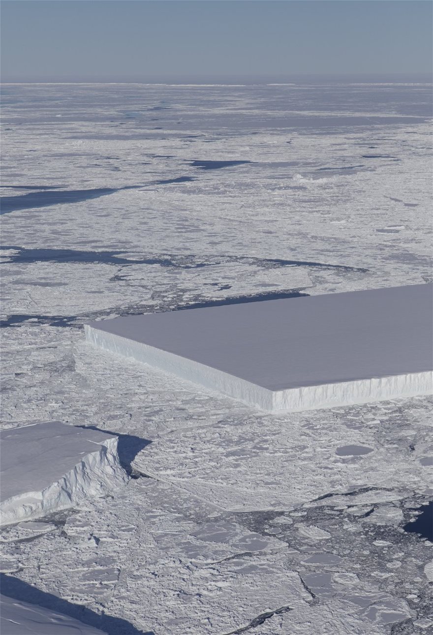 Παγόβουνο με τέλειο ορθογώνιο σχήμα, σαν γιγάντιο «παγάκι», φωτογράφισε η NASA! - Φωτογραφία 2