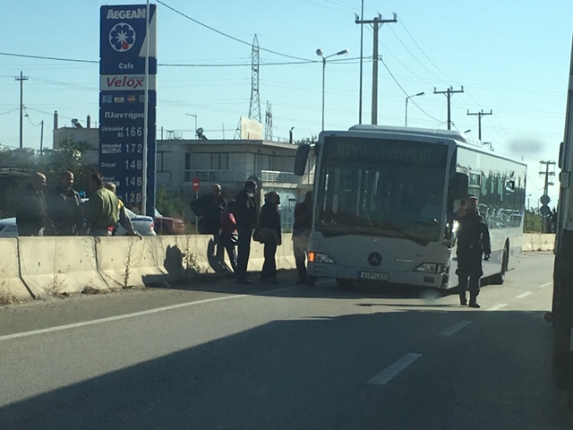 Αγρίνιο: Σύγκρουση αστικού λεωφορείου και δικύκλου στην εθνική – σοβαρά τραυματίας 37χρονος (φωτο) - Φωτογραφία 2