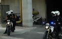Θρίλερ με καταδίωξη μοτοσικλέτας - Συνελήφθησαν δύο άντρες που παρακολουθούσαν μεγάλο οικονομικό παράγοντα