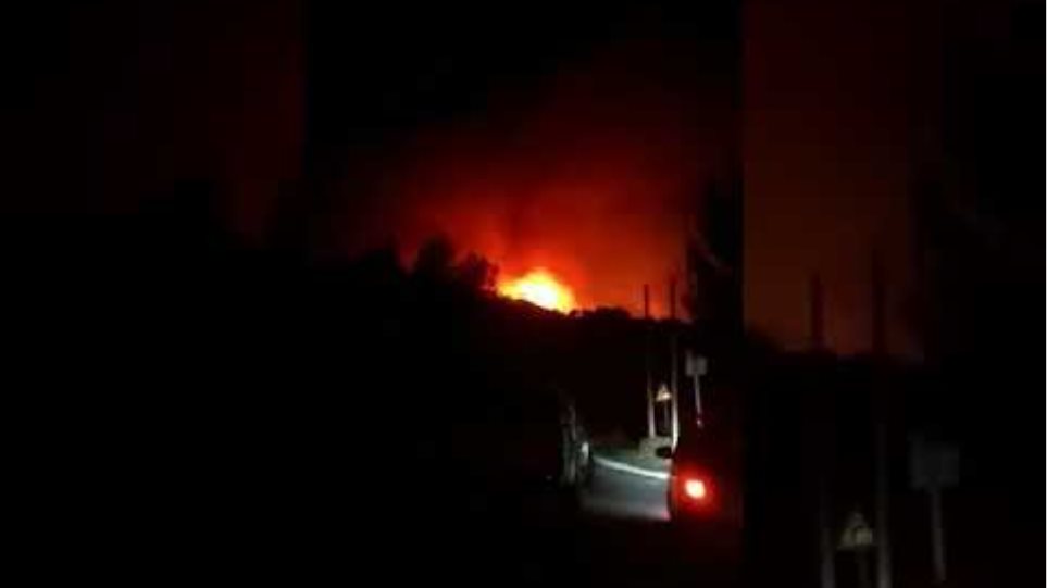 Ανεξέλεγκτη μαίνεται η φωτιά στη Σιθωνία Χαλκιδικής - Εκκενώνεται ο Κάμπος - Φωτογραφία 4