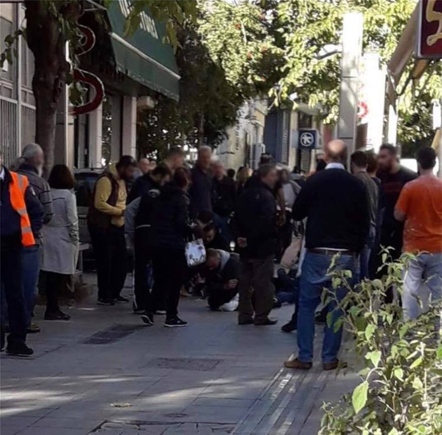 Φωτος σοκ! Άγρια συμπλοκή με έναν τραυματία στο Μαρούσι - Φωτογραφία 4