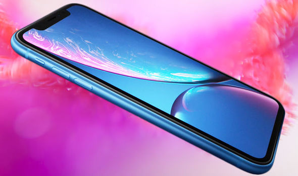 Οι παγκόσμιες πωλήσεις του iPhone XR ξεκίνησαν - Φωτογραφία 1