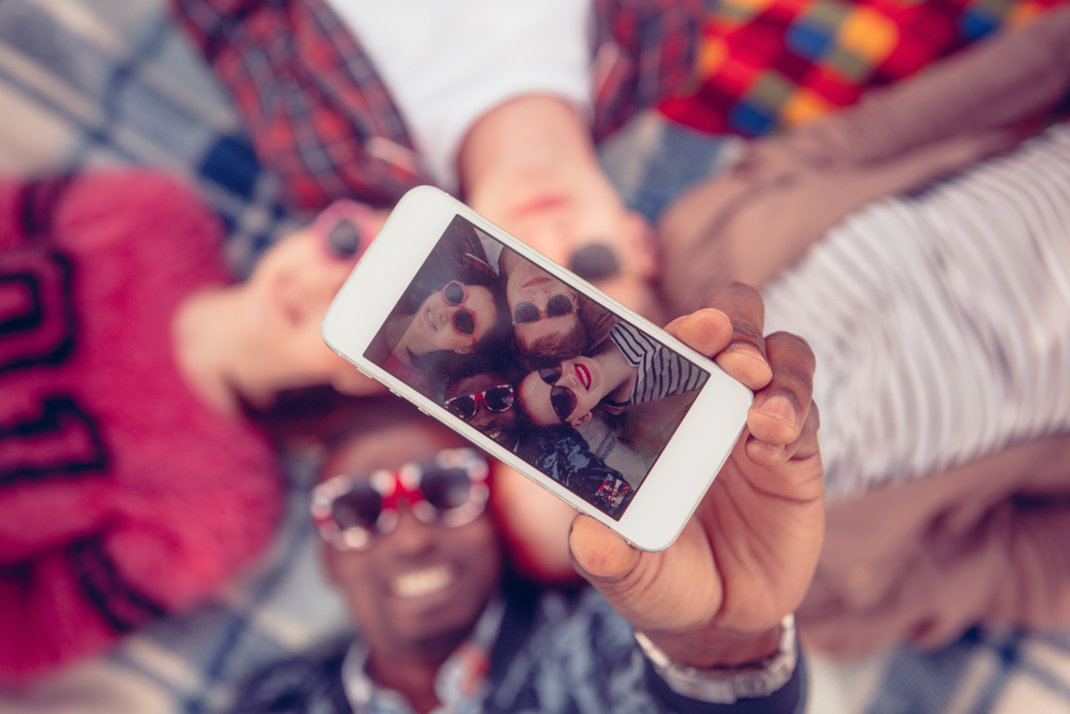 Τι είναι το selfie elbow: Πώς μπορεί να προκληθεί το σοβαρό ιατρικό πρόβλημα - Φωτογραφία 2