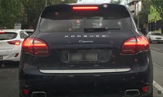 Αυτή η Porsche έχει ένα απίστευτο λάθος (pics) - Φωτογραφία 2