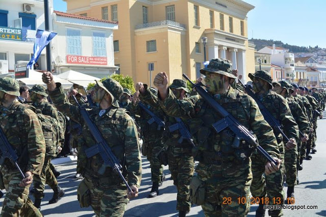 Φωτό από τη Στρατιωτική παρέλαση στη Σάμο - Φωτογραφία 1