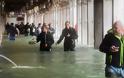 «Βυθίστηκε» η Βενετία από τις σφοδρές βροχοπτώσεις - Κάτω από το νερό το 75% της πόλης