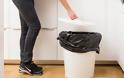 Για ποιο λόγο πρέπει να βάζουμε βαμβάκι στον πάτο του κάδου σκουπιδιών;