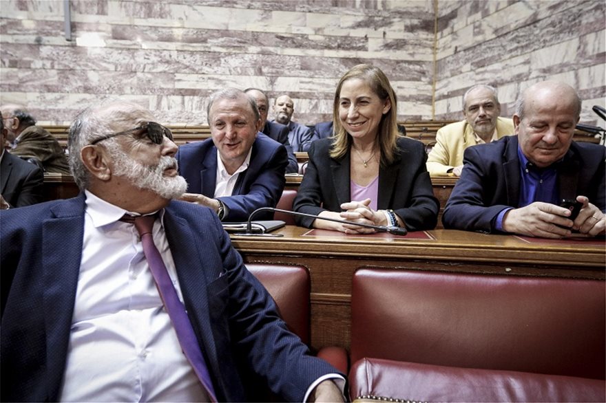 Η σύναξη των βουλευτών του ΣΥΡΙΖΑ - «Φιγουρίνια» Αχτσιόγλου και Τζάκρη - Φωτογραφία 5