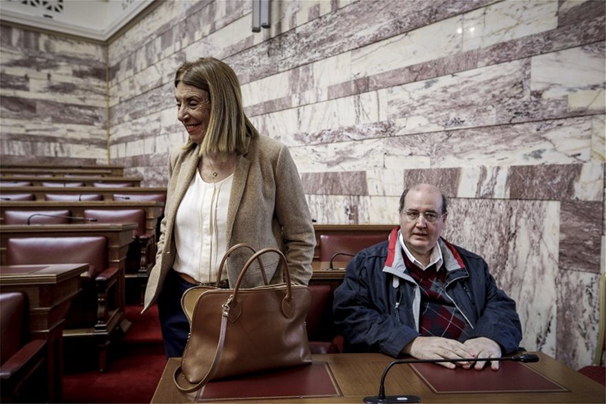 Η σύναξη των βουλευτών του ΣΥΡΙΖΑ - «Φιγουρίνια» Αχτσιόγλου και Τζάκρη - Φωτογραφία 9