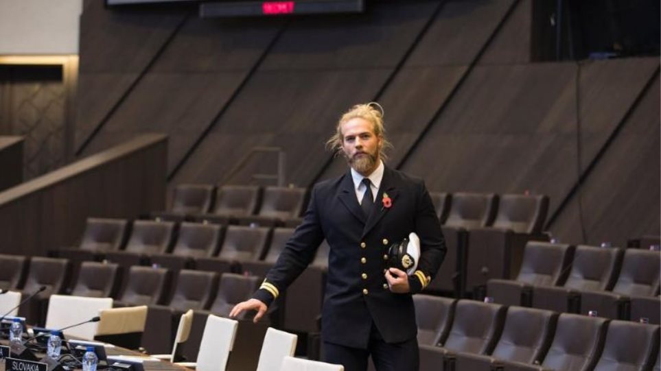 Το ΝΑΤΟ αλλάζει πρόσωπο: Δείτε τον Νορβηγό στρατιωτικό που καίει... καρδιές - Φωτογραφία 1