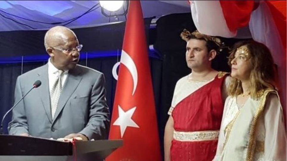 Η πρεσβευτής της Τουρκίας στην Ουγκάντα πλήρωσε με τη θέση της την ελληνική χλαμύδα! - Φωτογραφία 1