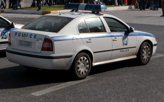 Επίθεση σε περιπολικό στο κέντρο της Αθήνας. - Φωτογραφία 1