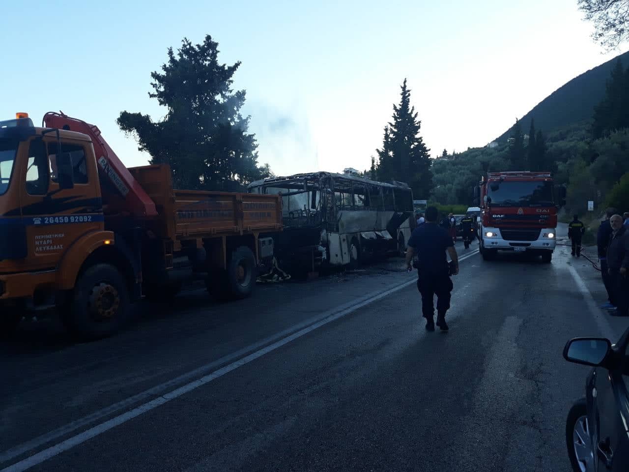 Λεωφορείο του ΚΤΕΛ Λευκάδας ενώ εκτελούσε δρομολόγιο κάηκε ολοσχερώς | ΦΩΤΟ - Φωτογραφία 5