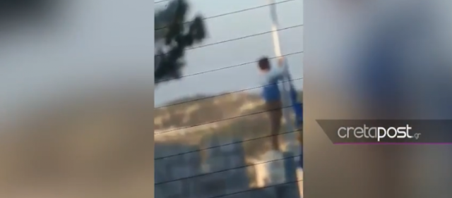 Βίντεο: Αλβανοί κατεβάζουν και κλέβουν την Ελληνική Σημαία στην Κρήτη - Φωτογραφία 1